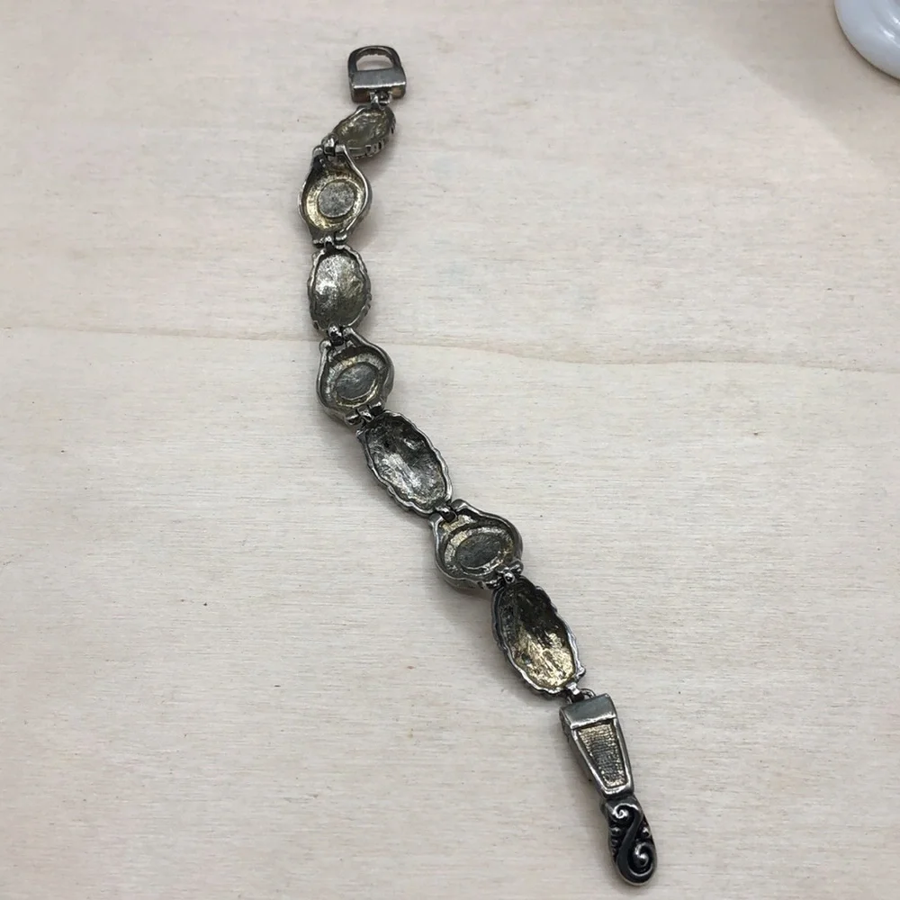 Vintage faux pearls stations antique style bracelet, magnetic clasp.
